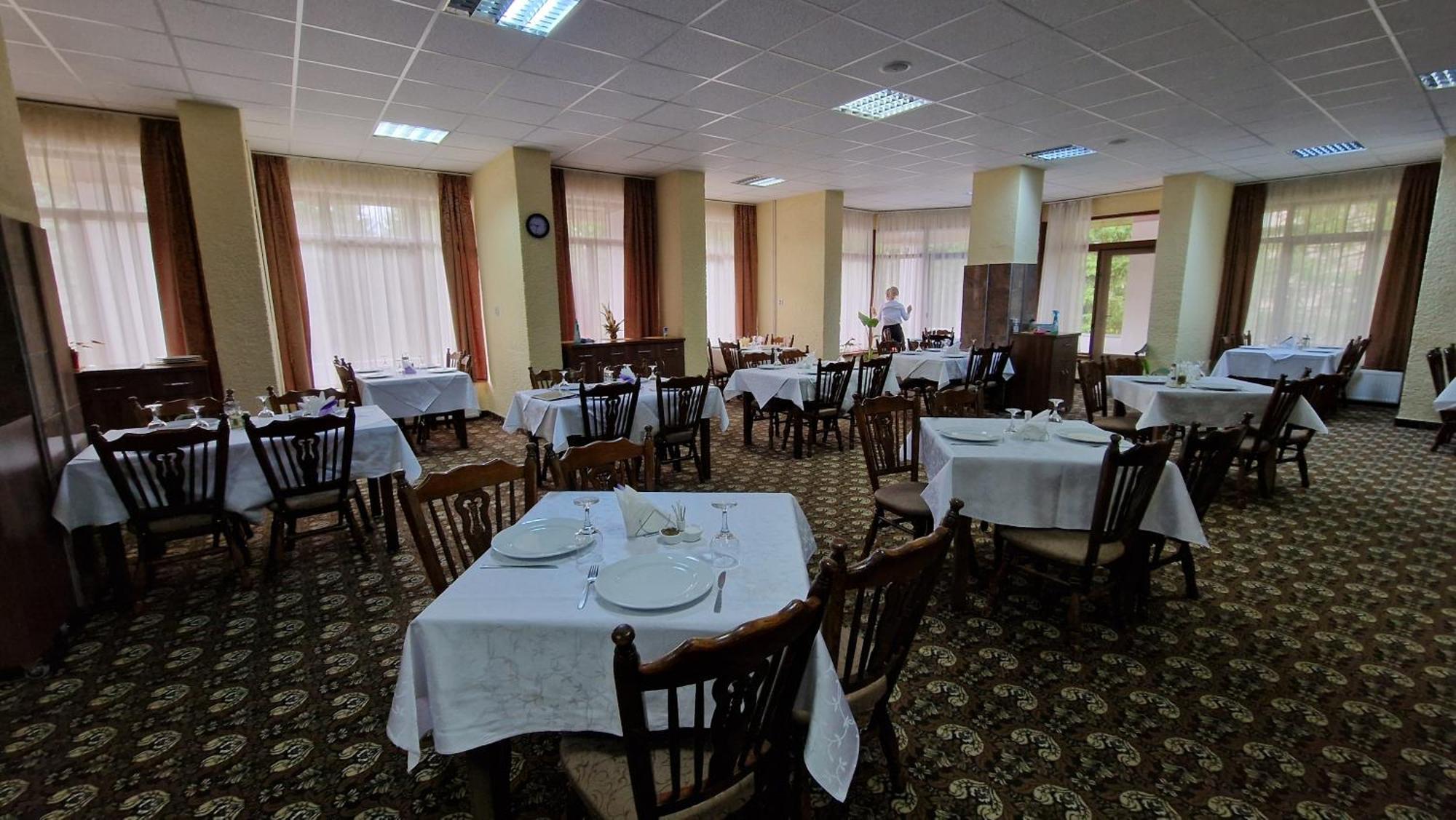 Hotel Bradul - Covasna Ngoại thất bức ảnh